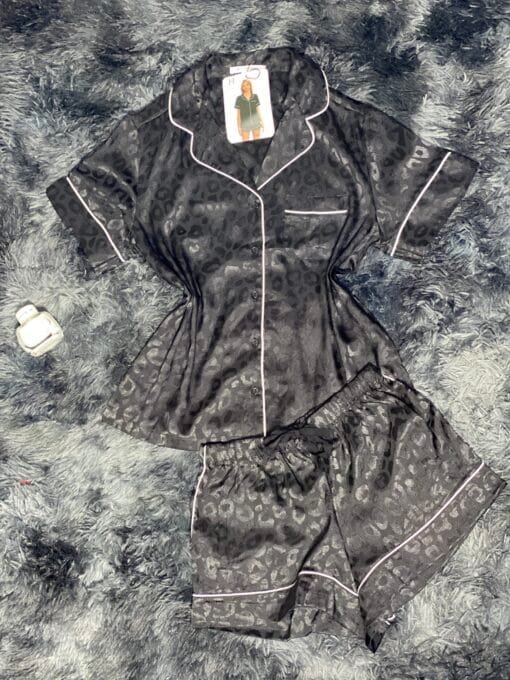 Pyjama short boutonnée " Noir " léopard