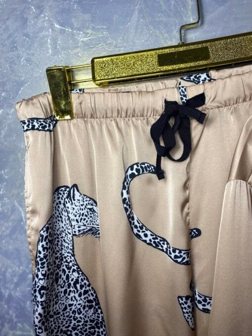 Pyjama boutonnée en satin "motif tigré" – Image 3