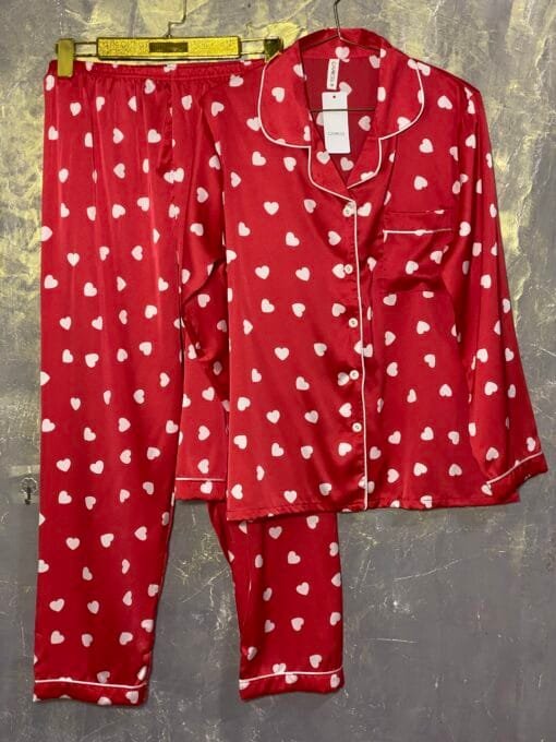 Pyjama Boutonnée En Satin " Rouge coeur " -