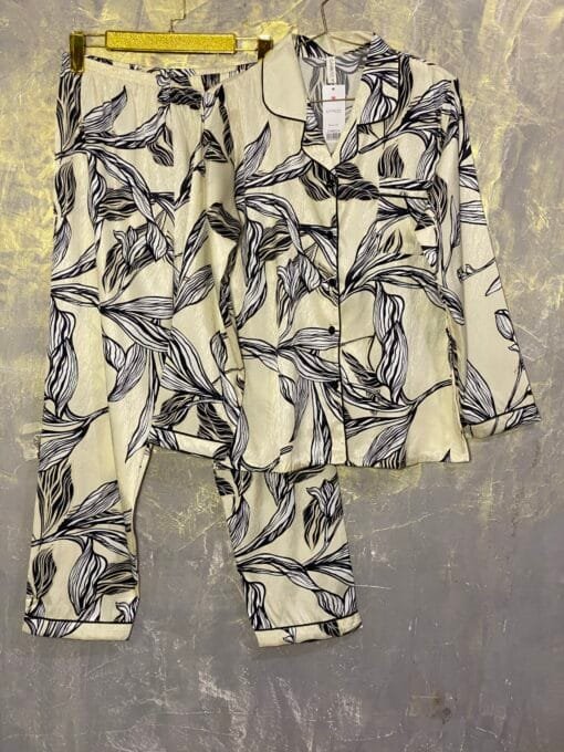 Pyjama Boutonnée En satin "Beige à fleurs"
