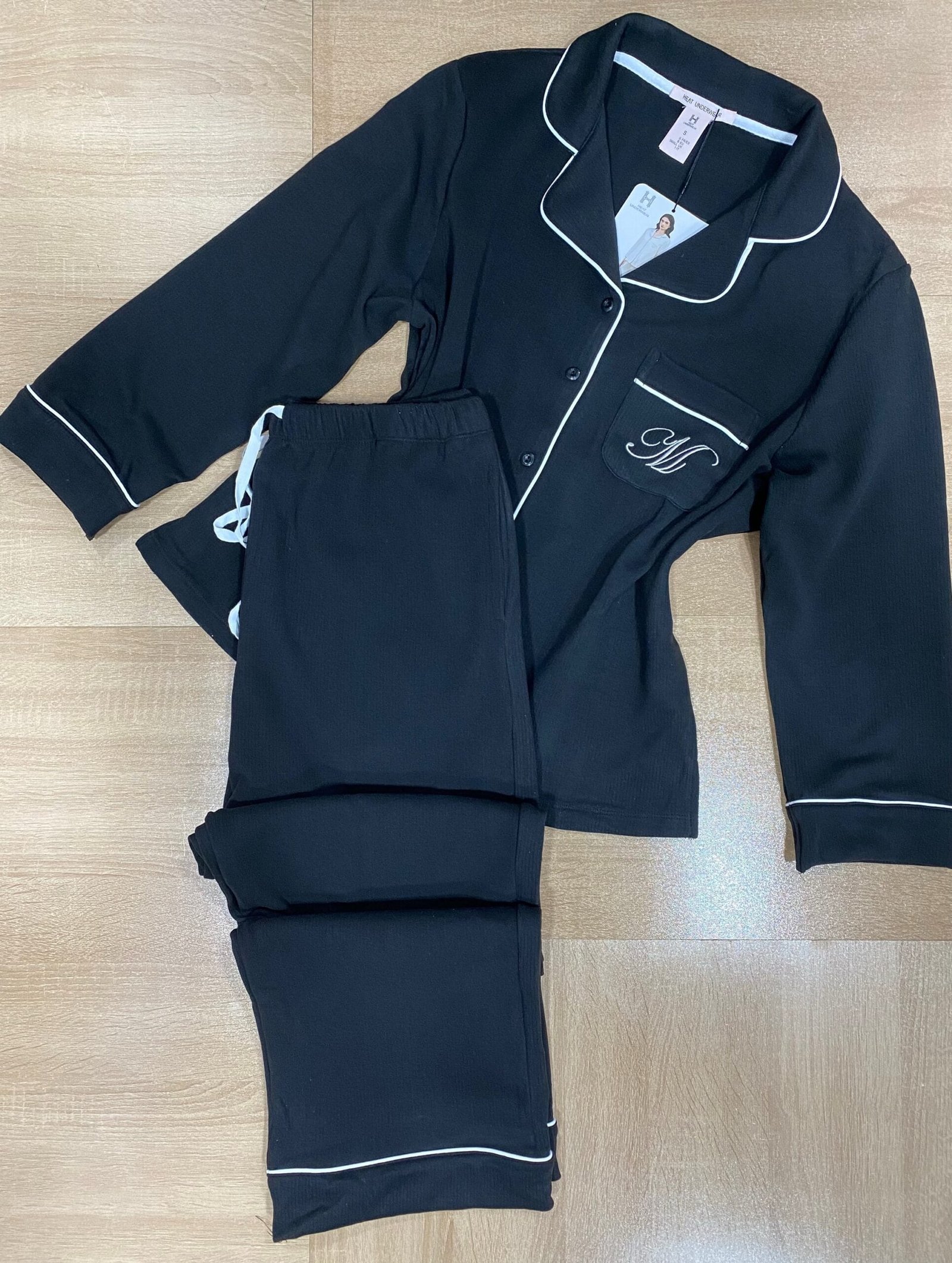Pyjama En Velour ' Noir ' Boutonnée