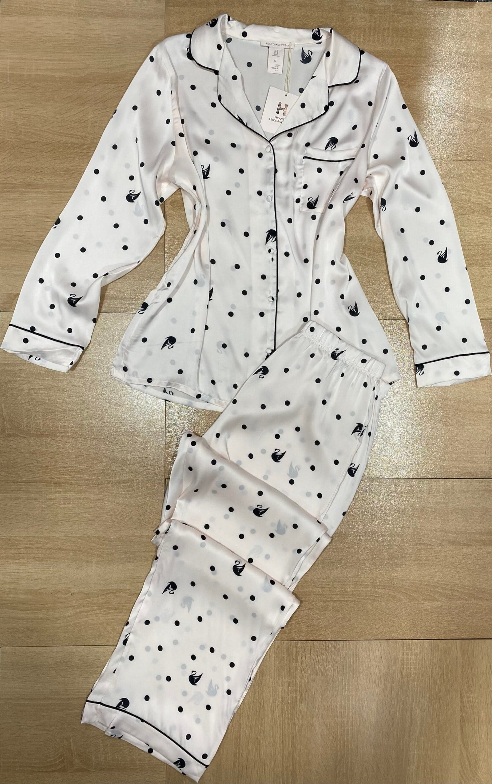 Pyjama Boutonnée ' Rose motif ' en satin