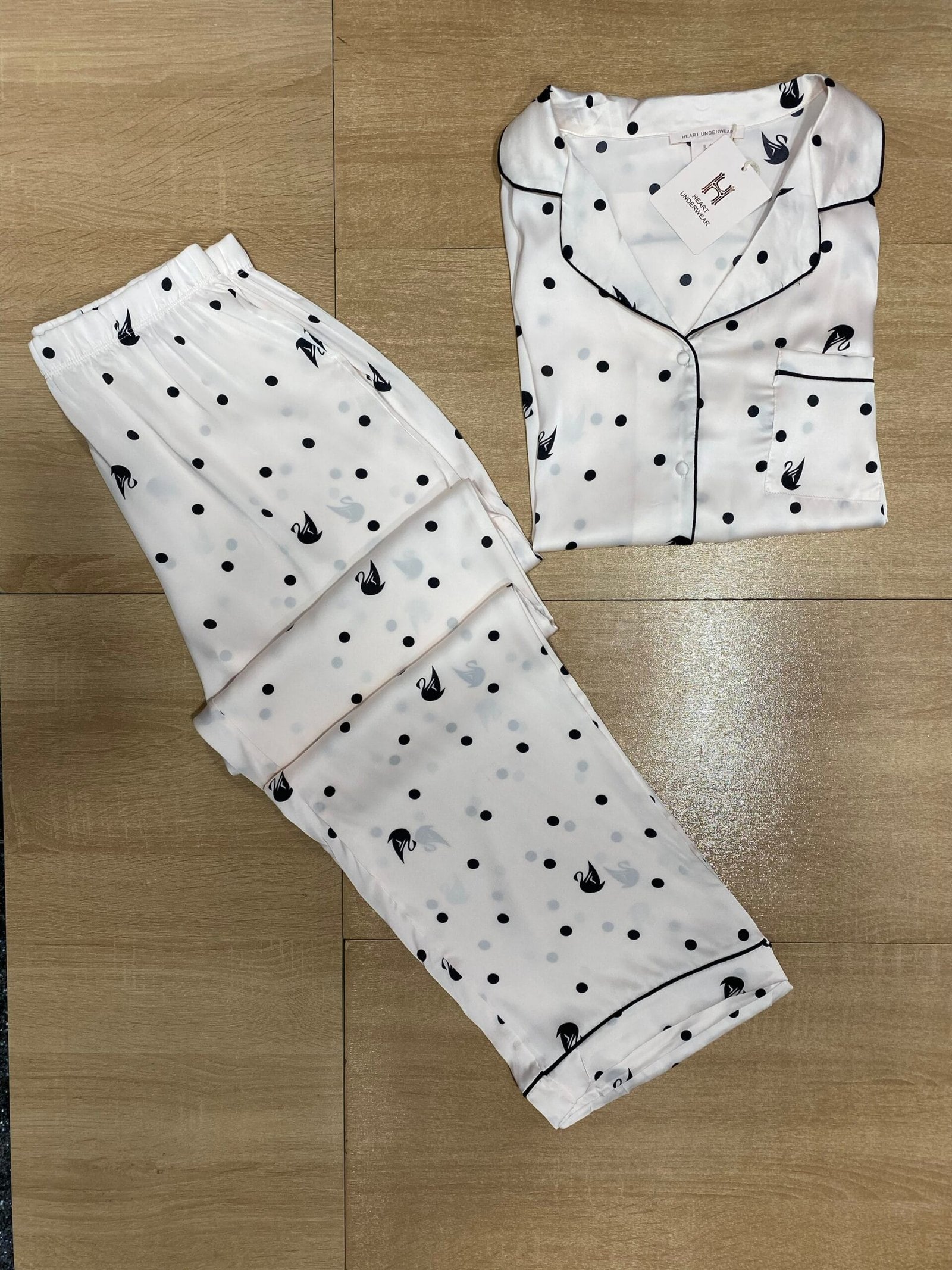 Pyjama Boutonnée ' Rose motif ' en satin – Image 2