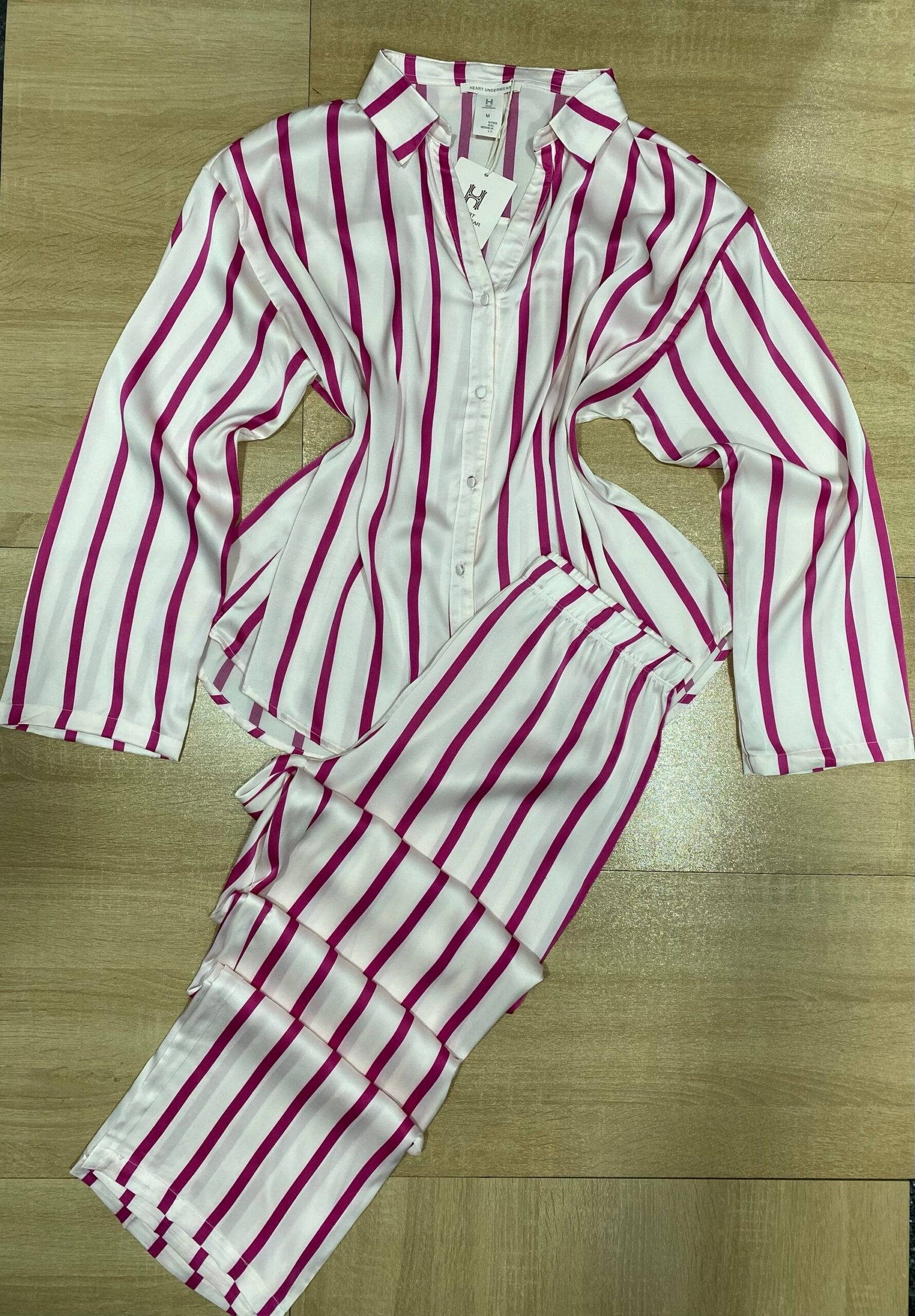 Pyjama Boutonnée ' Rose a rayure ' en satin