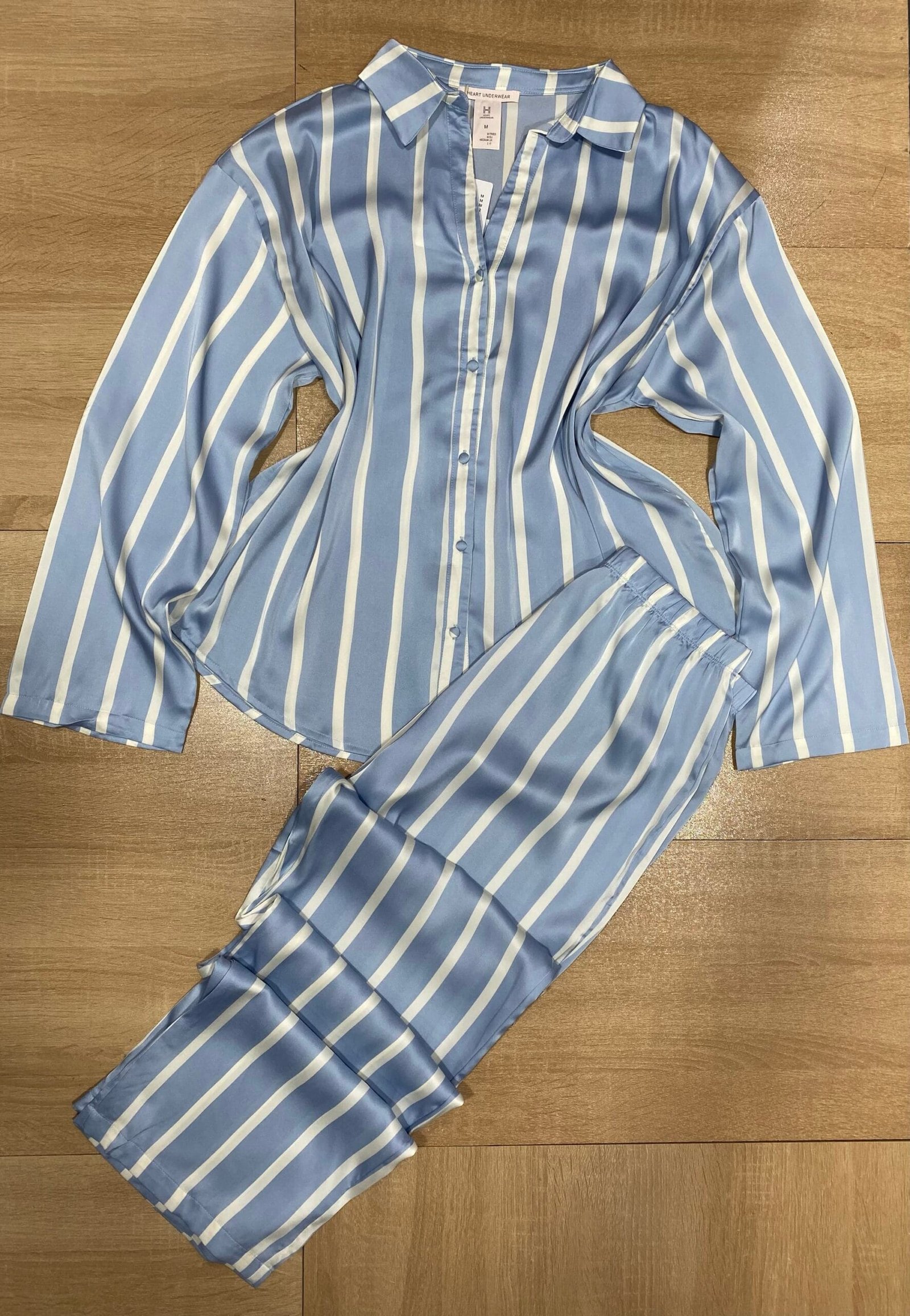 Pyjama Boutonnée ' Bleu a rayure ' en satin