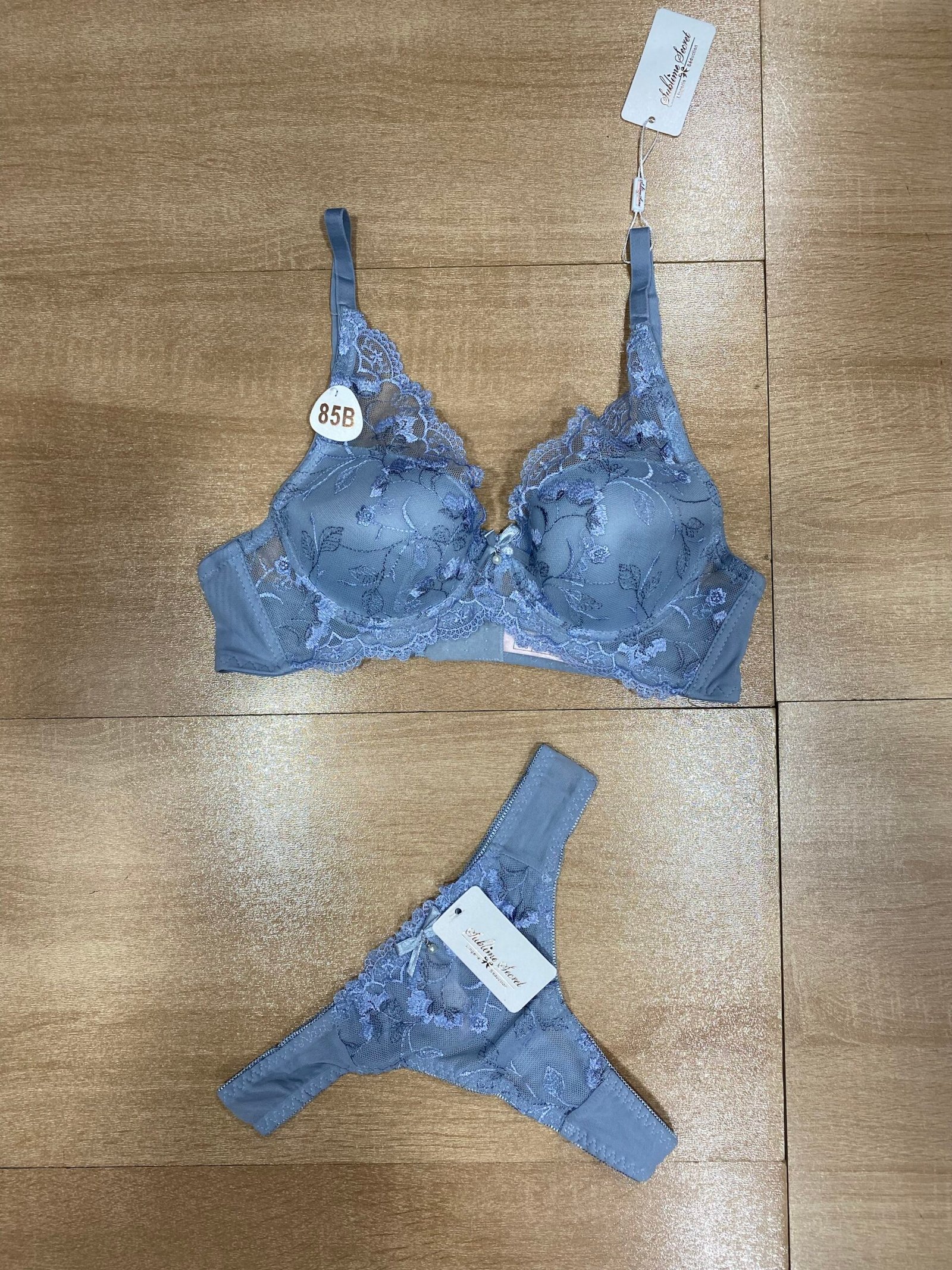 Ensemble Soutien - String " Bleu " détails en dentelle