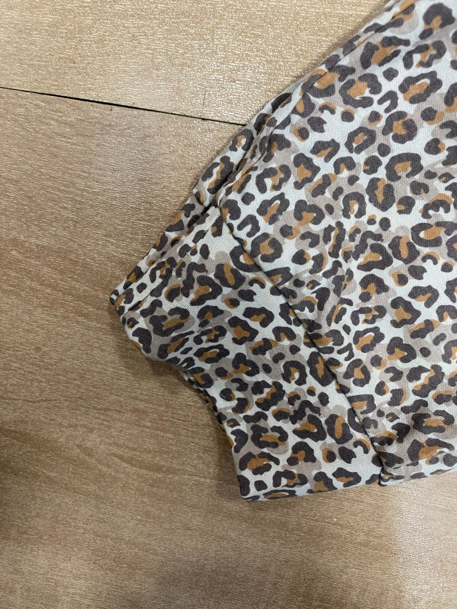 Pyjama manche longue ‘ Gris ‘ léopard – Image 3