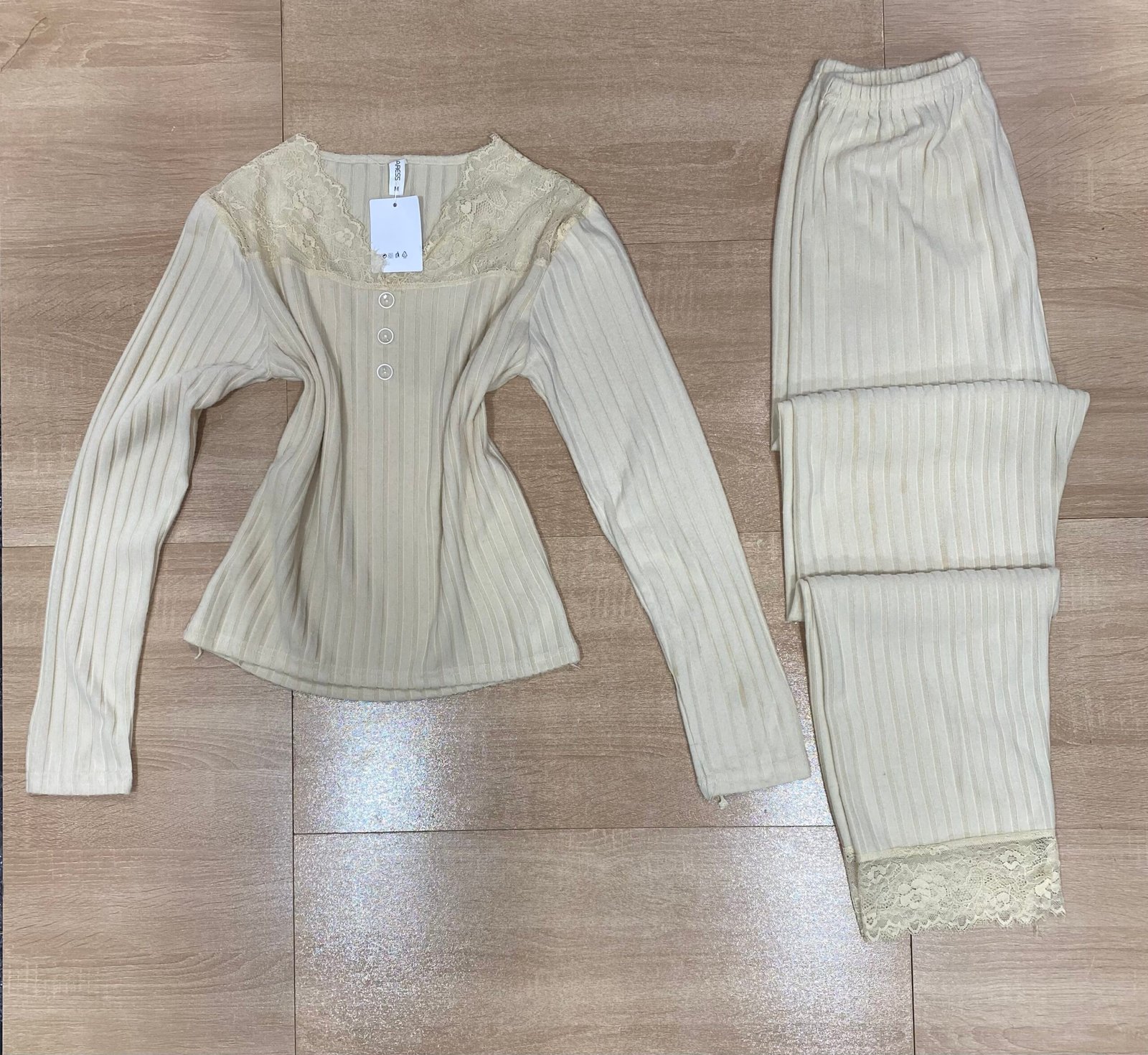 Pyjama Manche Longue ' Beige ' détail en dentelle