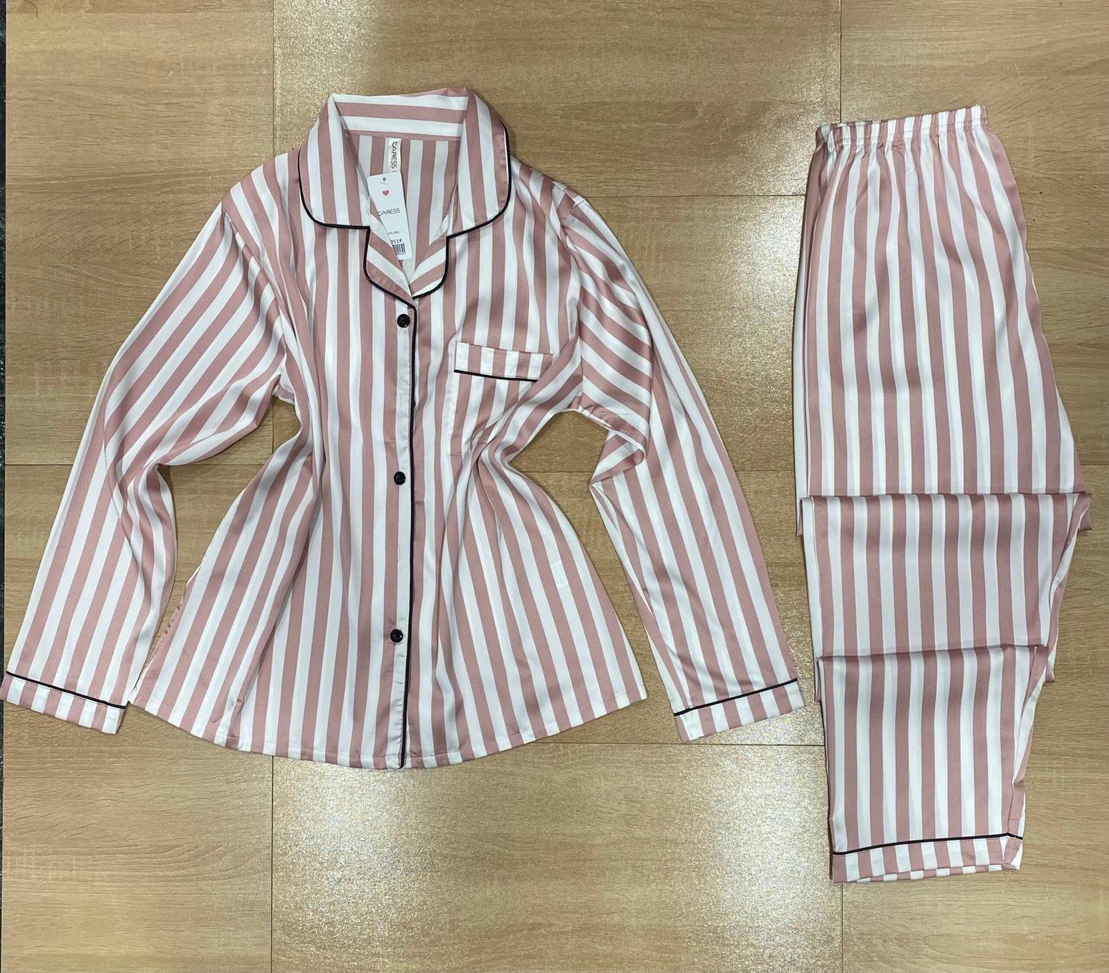 Pyjama Boutonnee ' Bois de rose à rayure ' En Satin