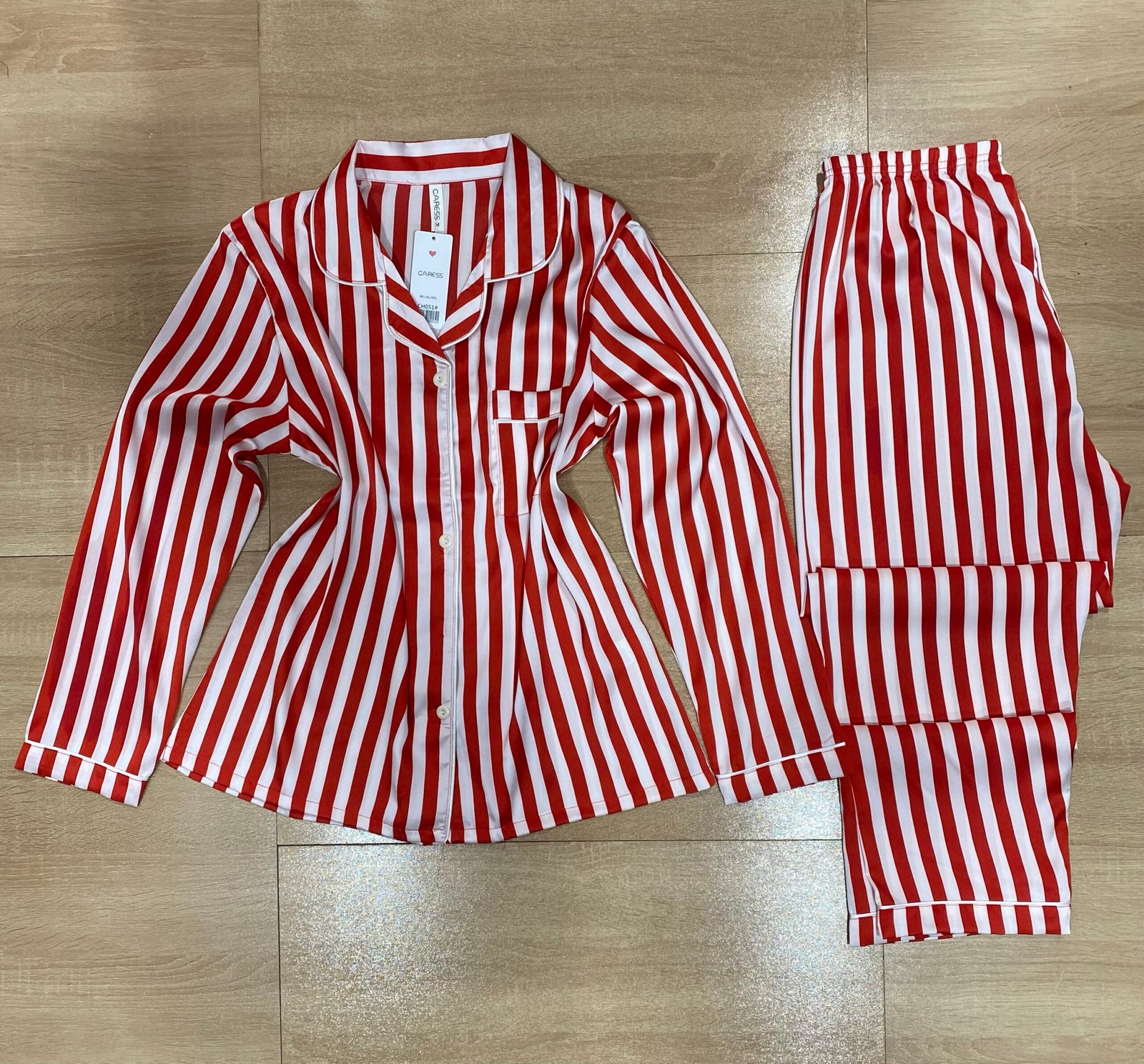 Pyjama Boutonnee ' Rouge A Rayure' En Satin