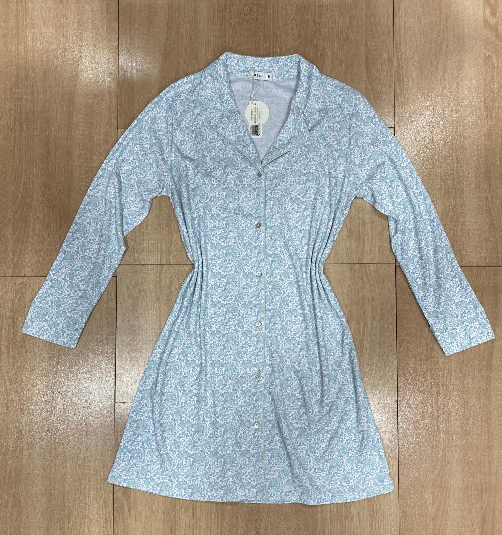 Chemise de nuit Boutonnée ‘ Vert à fleurs ‘ manche longue