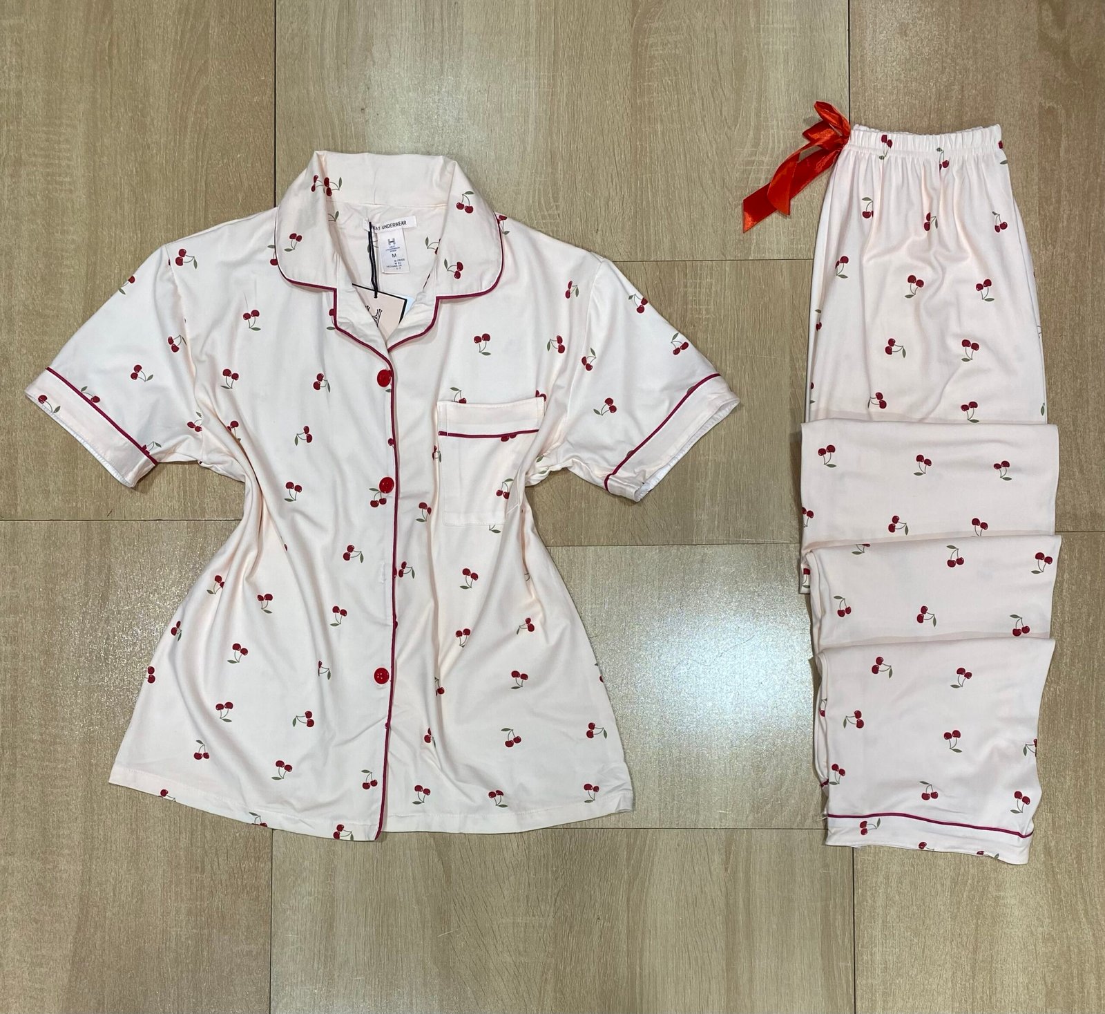 Pyjama Boutonnée ' Crème Cerise ' Demi-manche