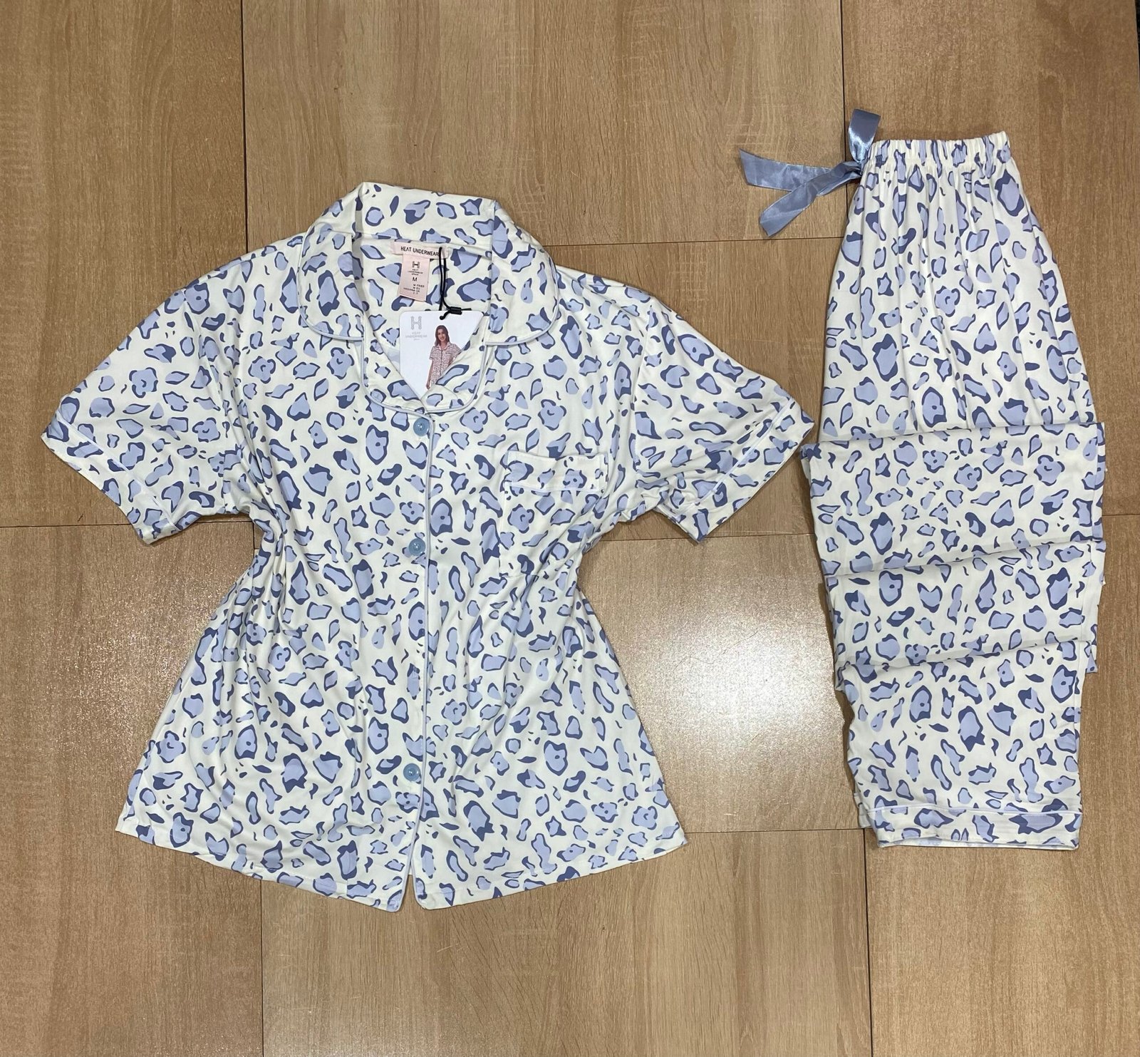 Pyjama Boutonnée ‘ Léopard bleu ‘ demi manche