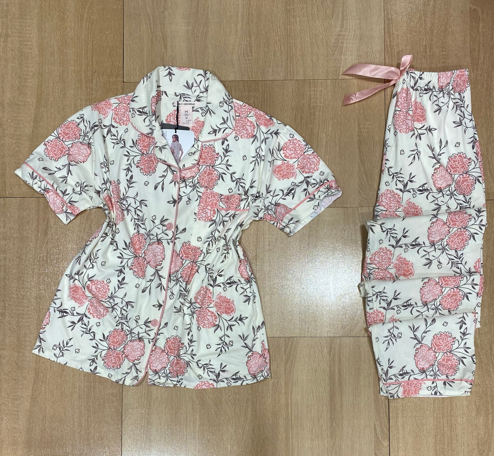 Pyjama Boutonnée ' Crème à fleurs ' Demi-manche