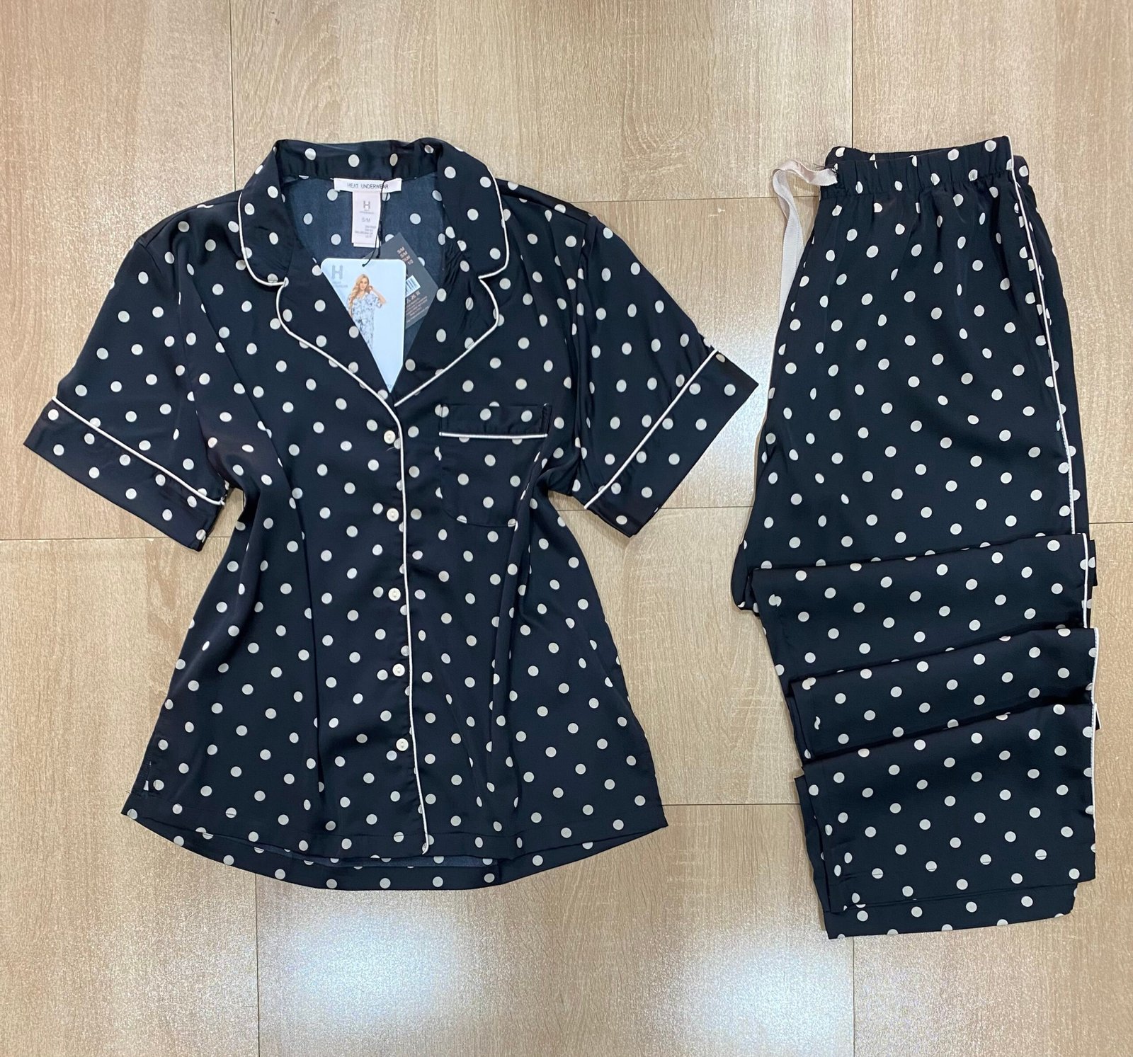 Pyjama Boutonnée ' Noir a point ' demi manche