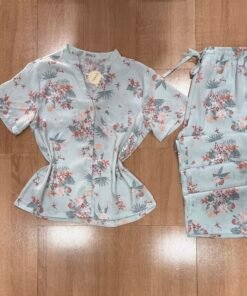 Pyjama Boutonnée  ‘ Vert à fleurs  ‘ en satin