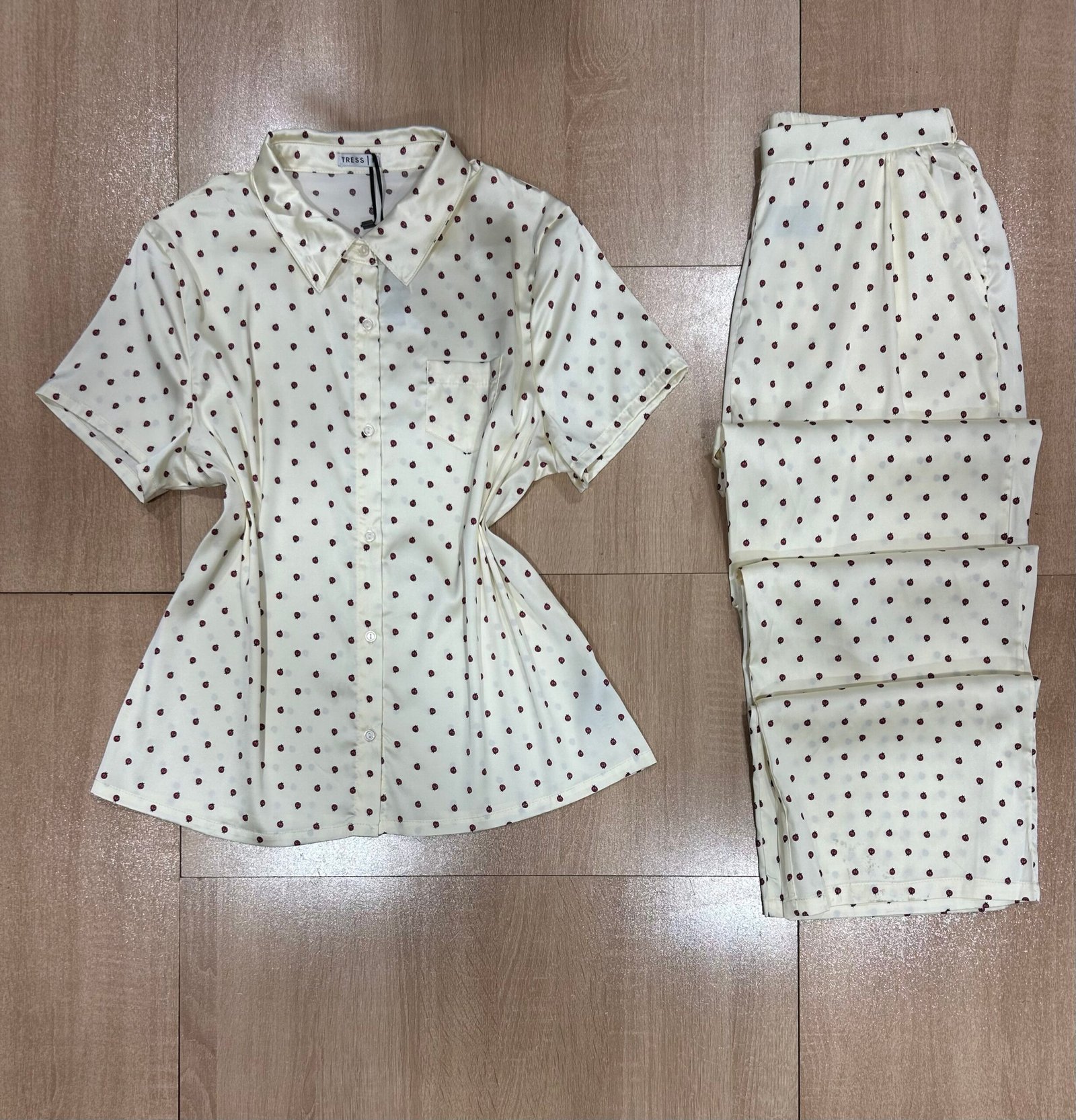 Pyjama Boutonnée ' Beige coccinelle ' En Satin