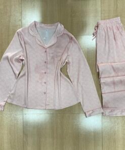 Pyjama Boutonnée  ‘ Rose motifs ‘ en satin