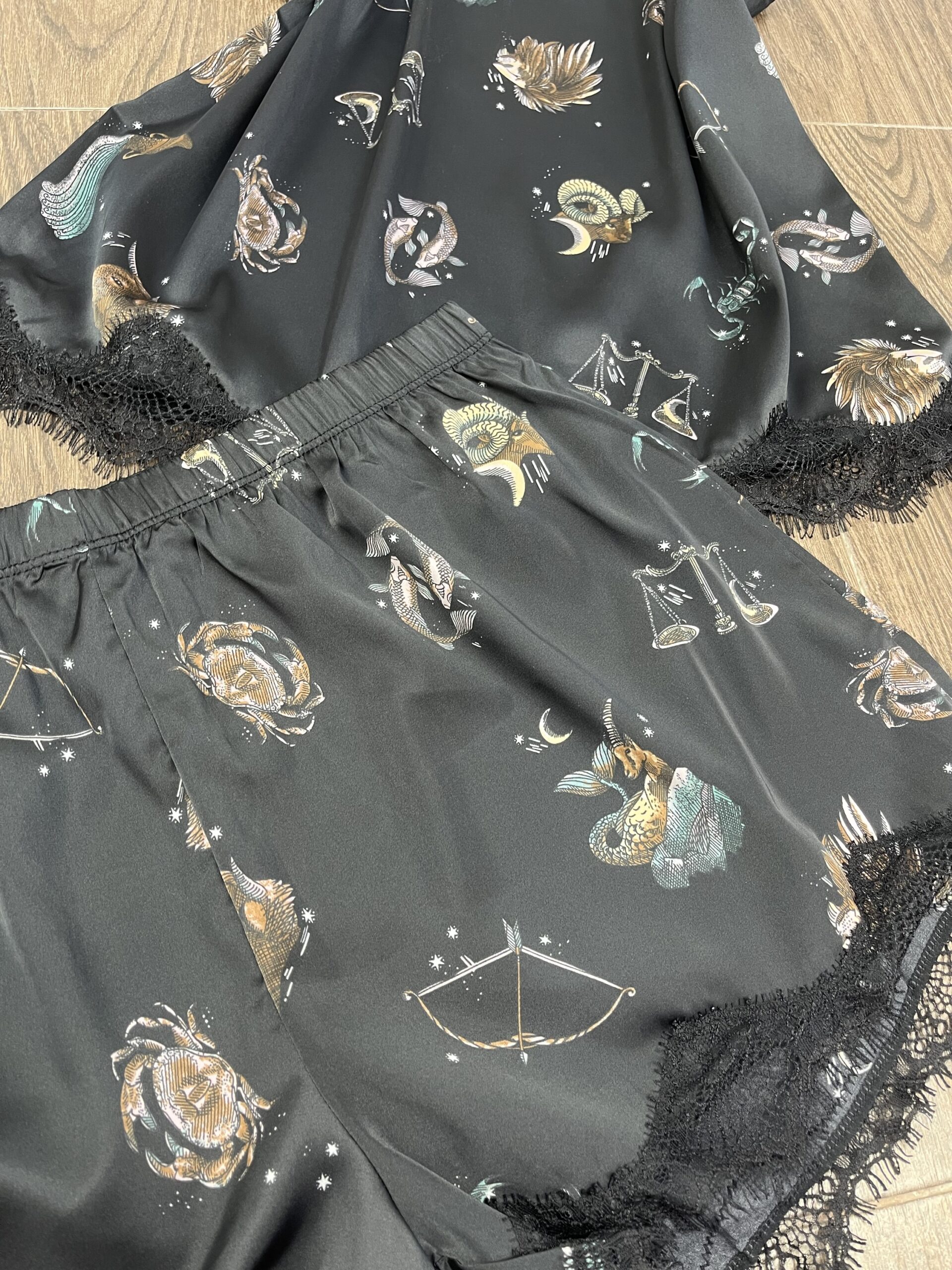 Short Bustier " Noir " En Satin – Image 2