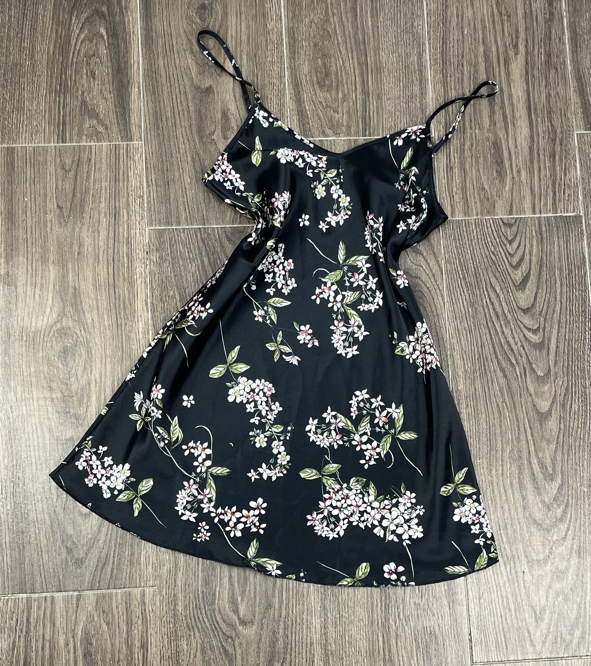 Nuisette ' Noir ' en satin