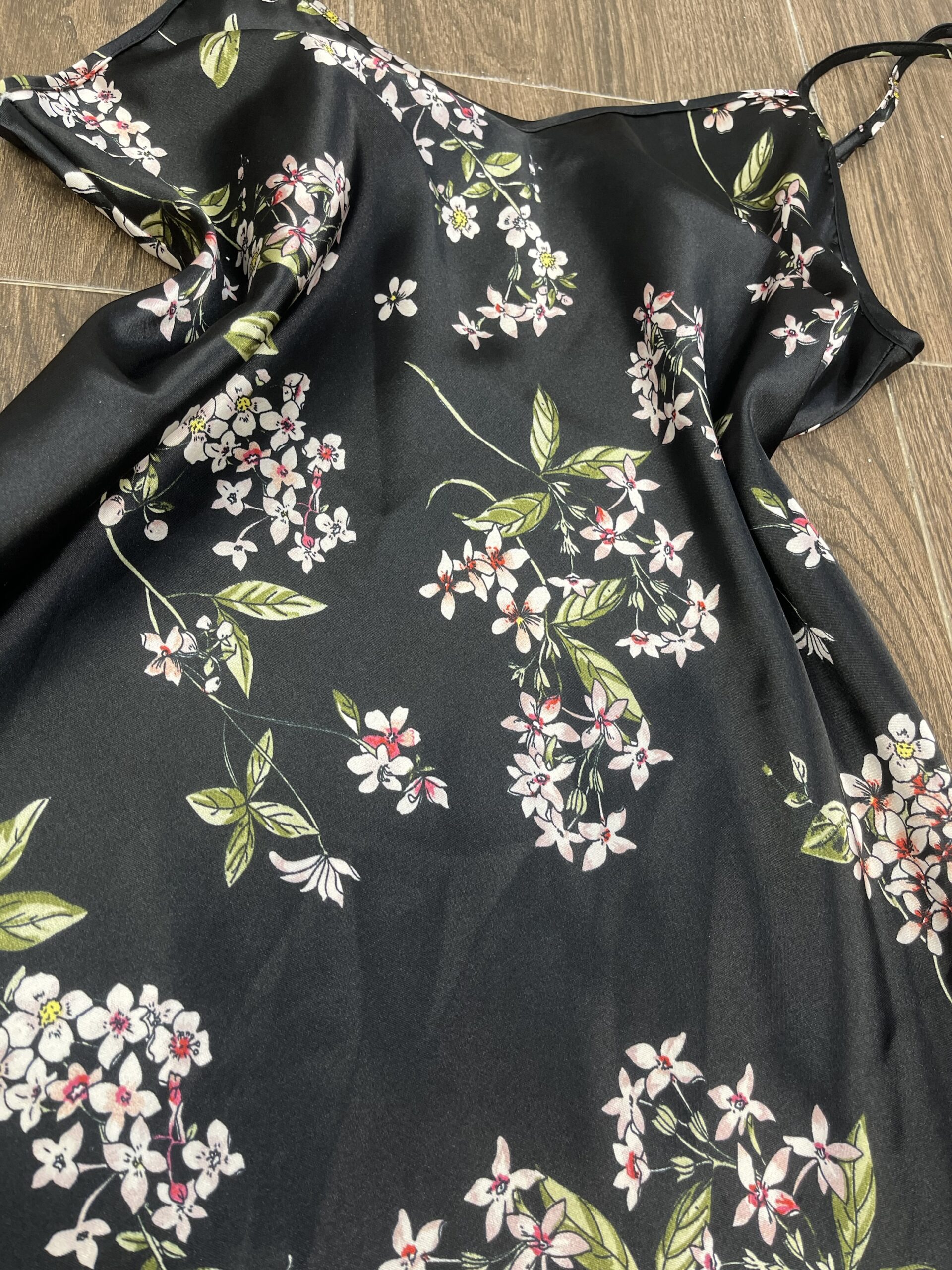 Nuisette ' Noir ' en satin – Image 2