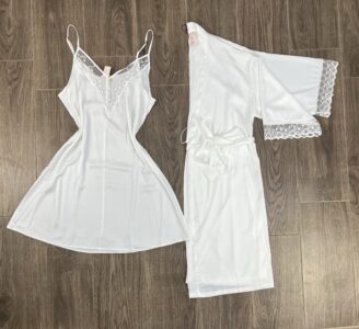 Nuisette et peignoir