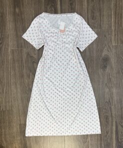 Chemise de nuit " Blanc a fleurs " demi manche