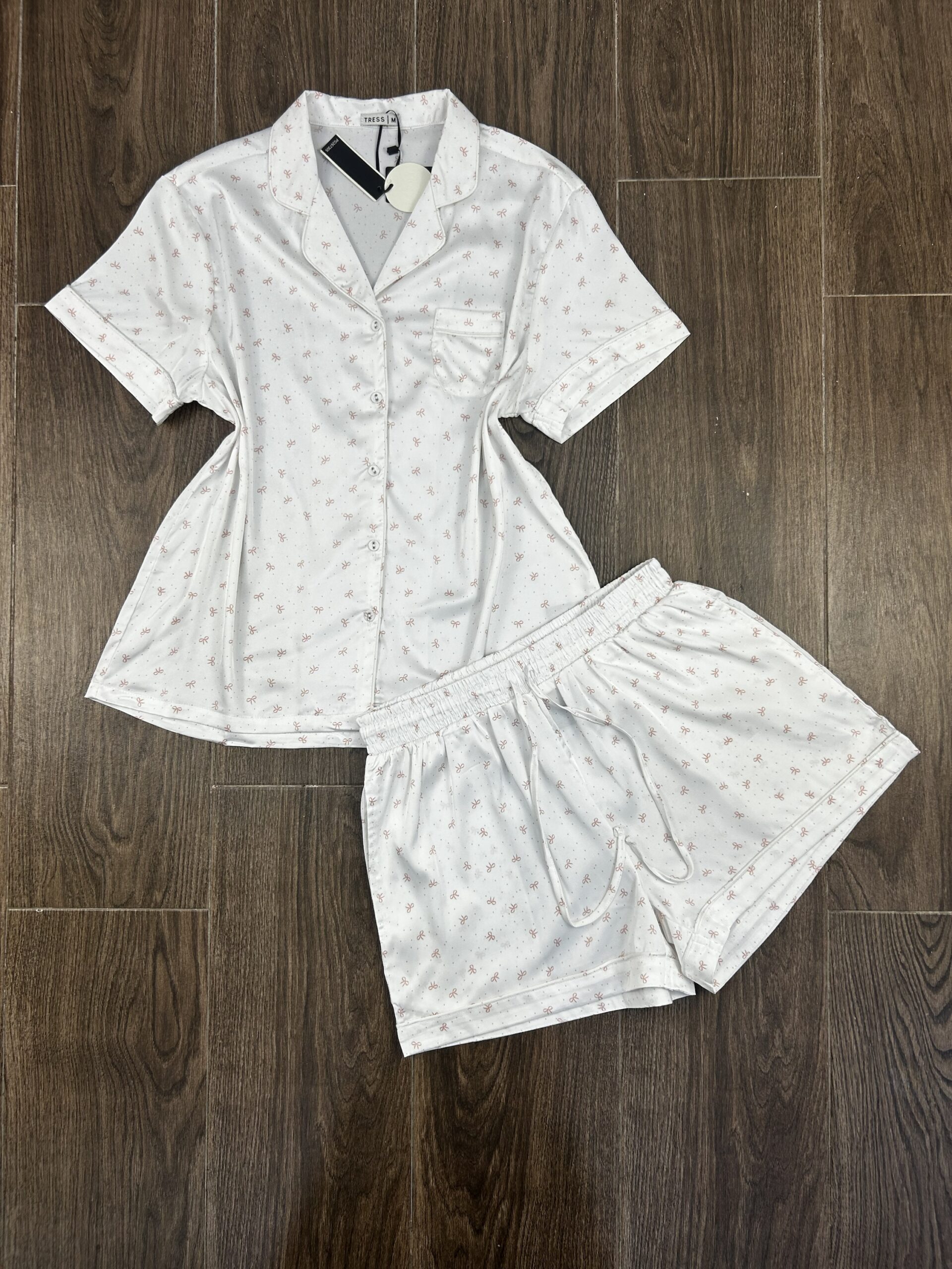Pyjama Short Boutonnée " Blanc Nœud " En Satin
