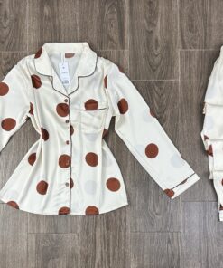 Pyjama Boutonnée ‘ Beige ‘ En satin manche longue