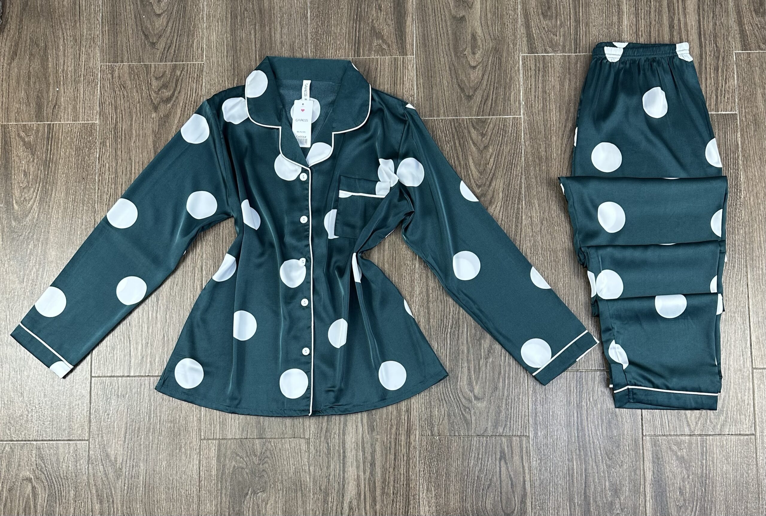 Pyjama Boutonnée ‘ Vert ‘ En satin manche longue