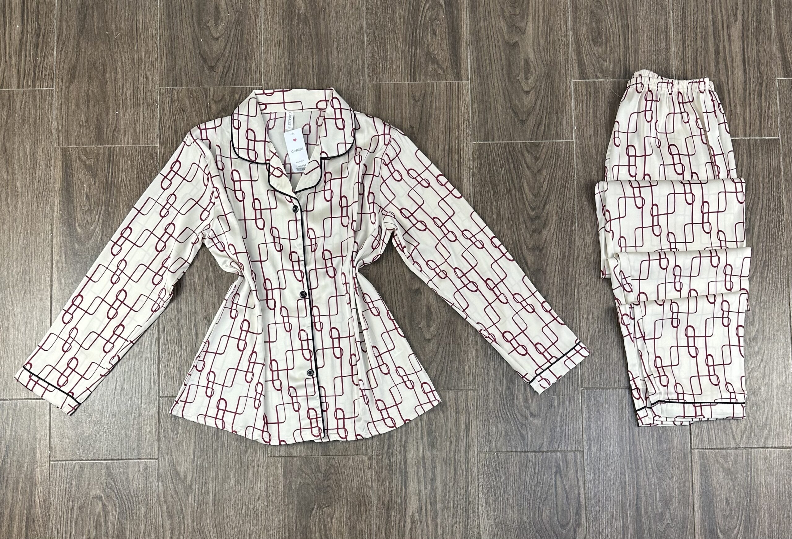 Pyjama Boutonnée ‘ Beige ‘ En satin manche longue