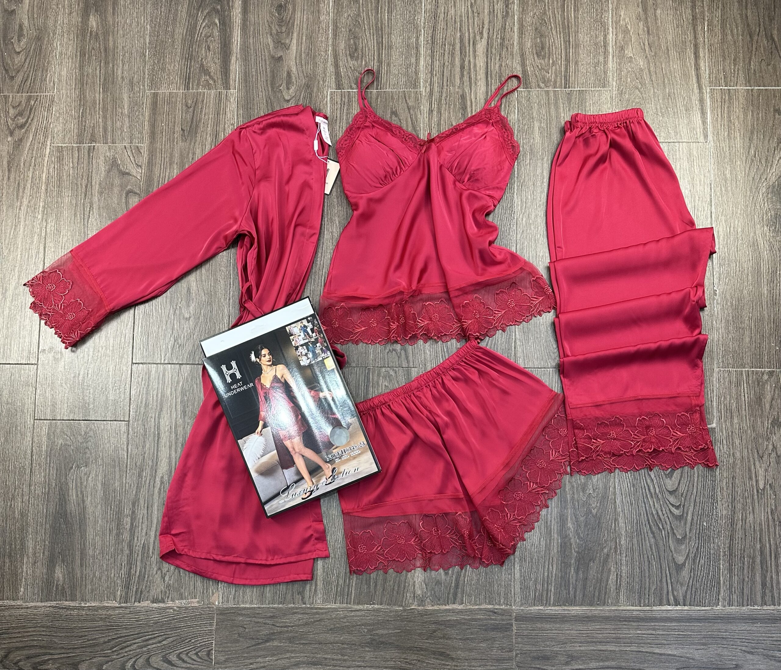 Ensemble 4 pcs " Rouge "