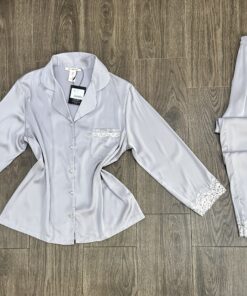 Pyjama En Satin Boutonnée ‘ Mauve ‘ manche longue