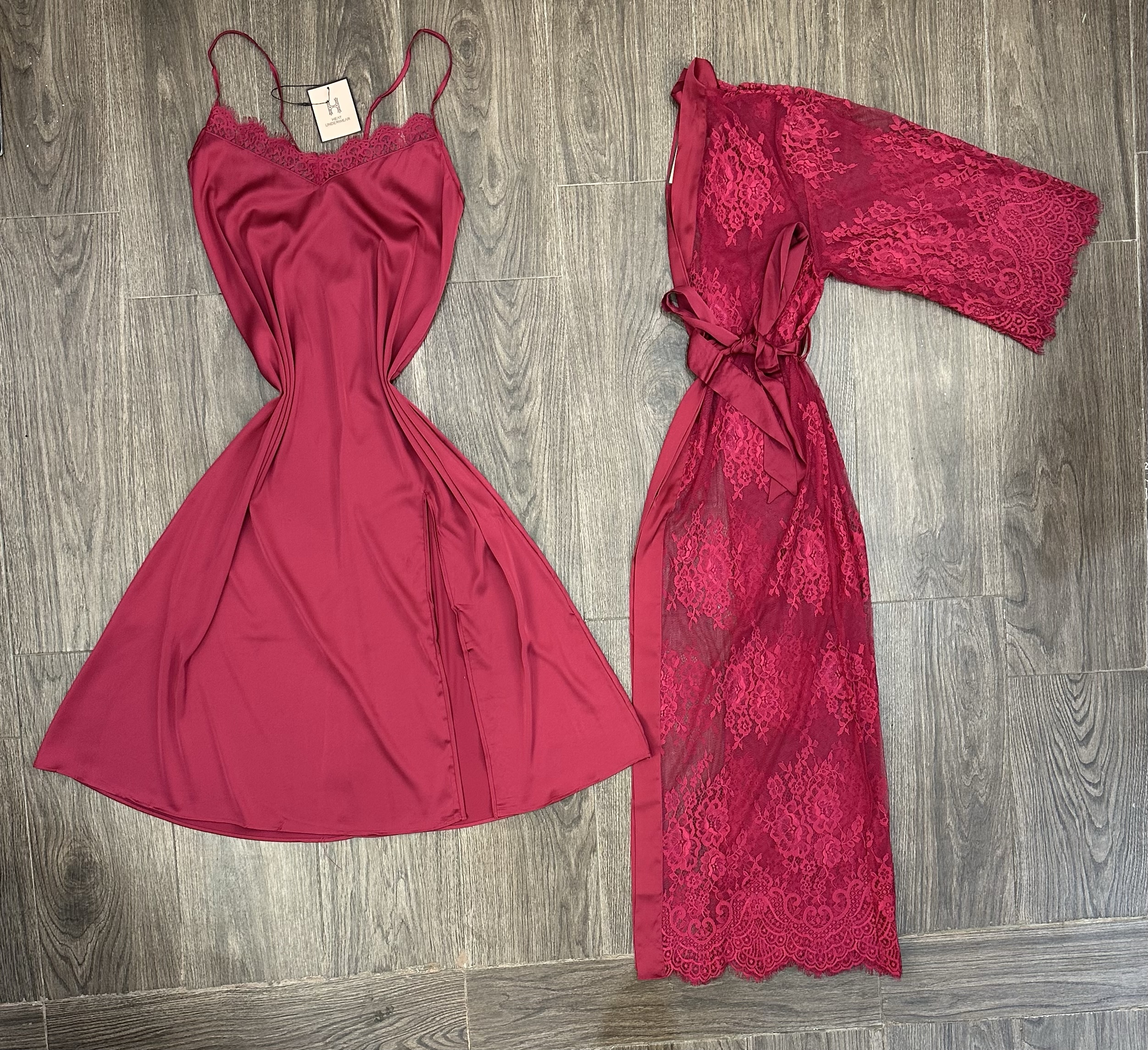Ensemble nuisette En Satin & peignoir En Dentelle ‘ Bordeaux ‘ Long