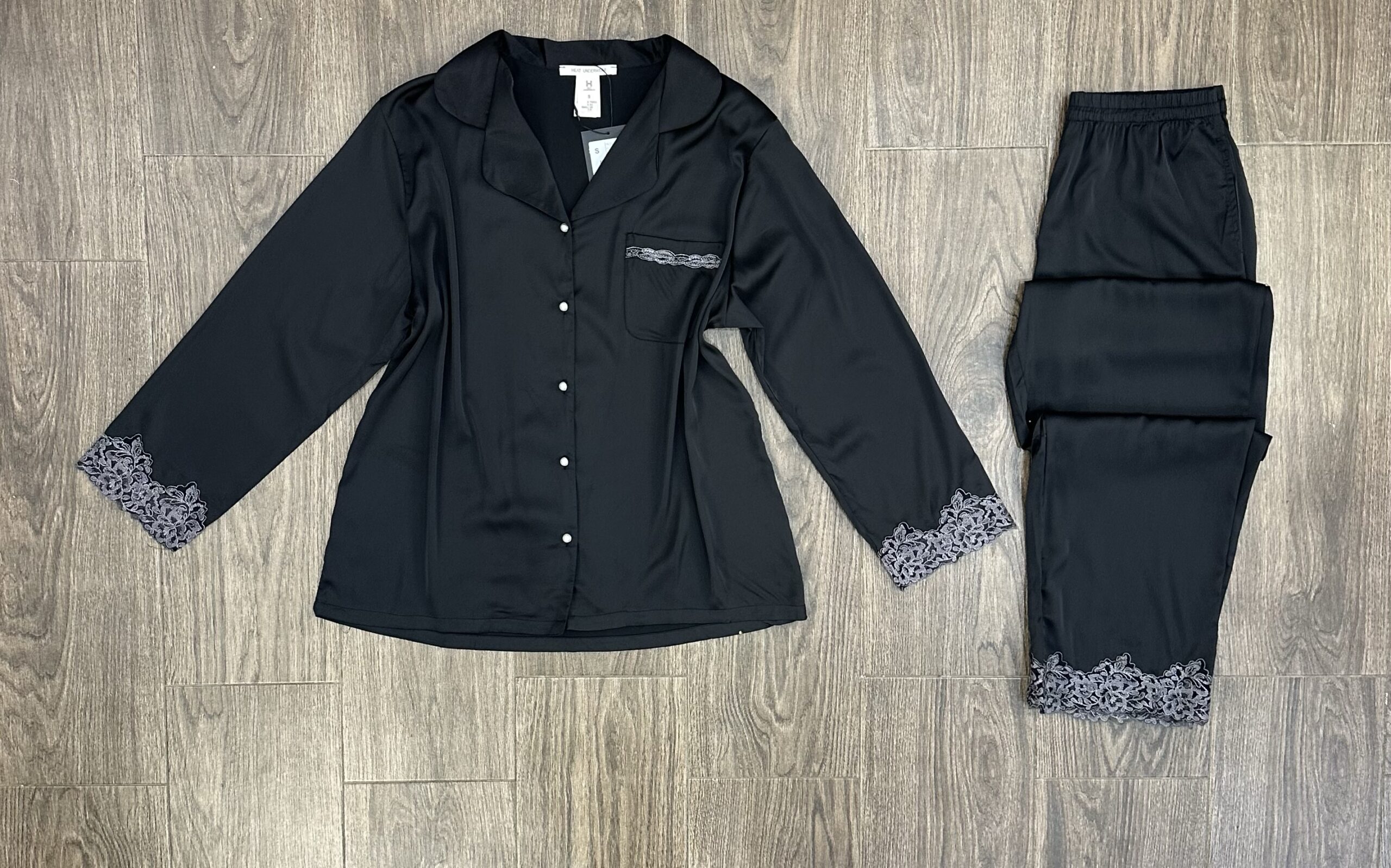 Pyjama En Satin Boutonnée ‘ Noir ‘ manche longue